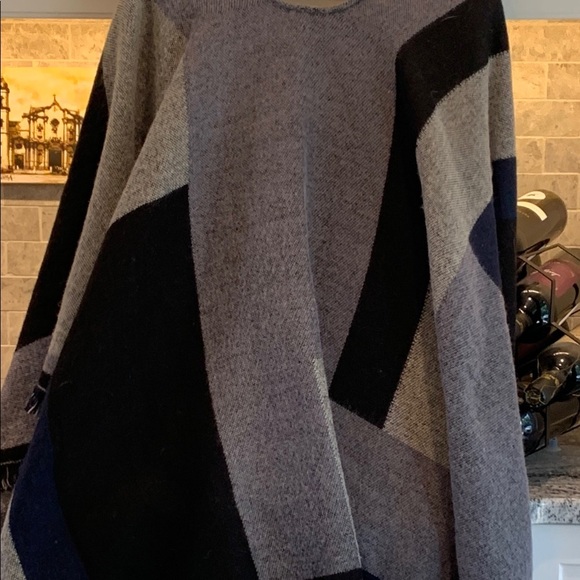 Echo Gray and Black shawl poncho wrap - Picture 6 of 7